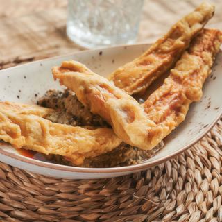 Hummus De Berenjena Con Palitos De Berenjena Y Sirope De Arce