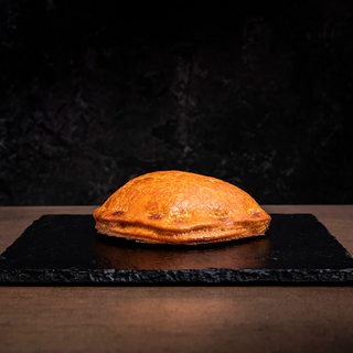 empanadilla de cebolla y atún ud