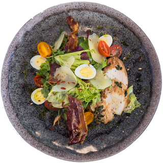 Салат Цезар з куркою та беконом