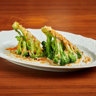 Брокколи гриль с ореховым соусом