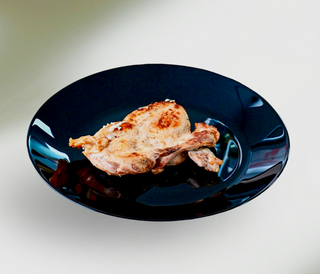 Cotlet taranesc de porc cu piure si salata de varza