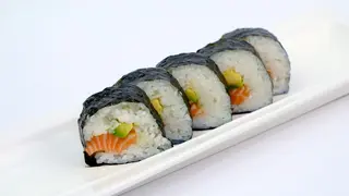 33. Sake futomaki