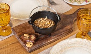 თათარა ცხელი, ნიგვზით