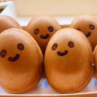 6 Smiling eggs