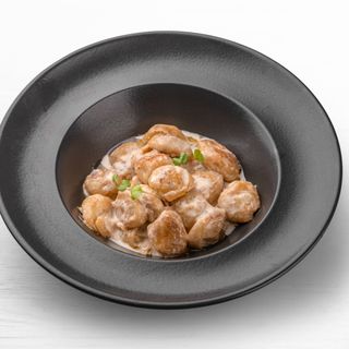 Пельмешки в сливочно-чесночном соусе