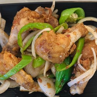 Alitas de pollo sal y pimienta