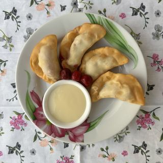 Мини чебуреки с вишней и сгущенкой