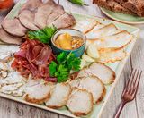 Platou cu produse de carne