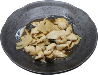 310 Pollo con Bambú e Funghi