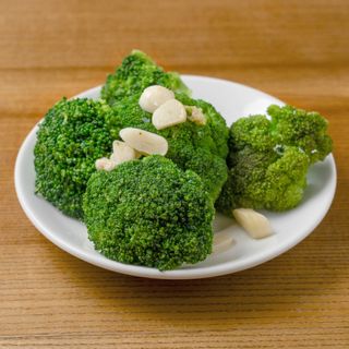 Brokuły smażone na maśle z czosnkiem