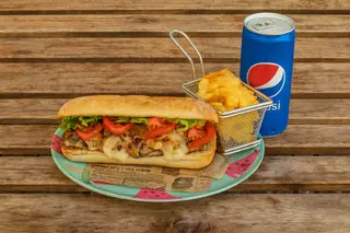 Чабата с кълцано месо (300г) +Пържени Картофи + Пепси