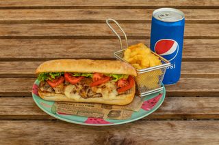 Чабата с кълцано месо (300г) +Пържени Картофи + Пепси