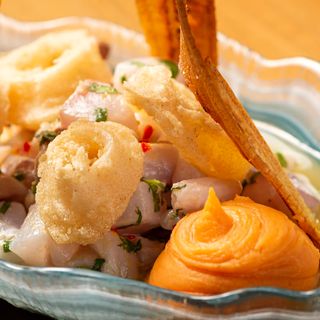 Ceviche Carretillero de Pesca del Día con Calamar Andaluza