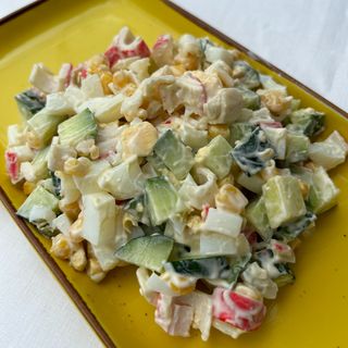 Салат с крабовыми палочками (200 гр.)