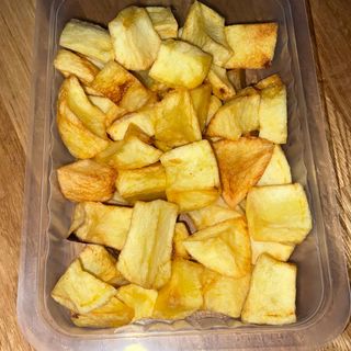Patatas fritas a cuadrados tipo bravas ( Ración)