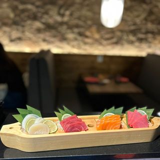 122. Sashimi Variado De 12P