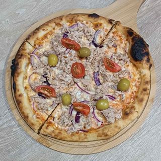 Tuna pizza 32cm