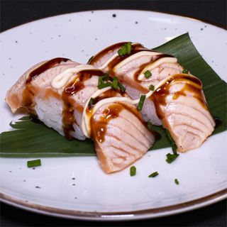86. Nigiri De Salmón Flameado (2 Uds.)