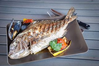 Dorada la gratar/ prajita cu mamaliga