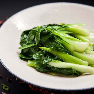 Soffritto all'aglio di verdure cinesi 蒜香青菜