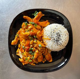 Kurczak Wok z orzechami nerkowca