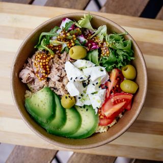 Боул з тунцем та фетою