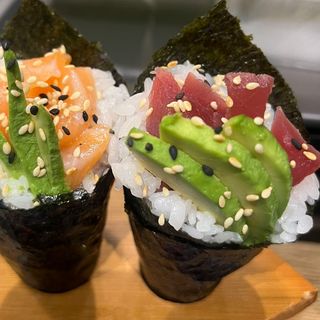 2. Temaki Atún Con Aguacate