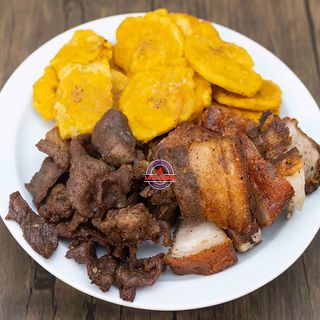 CARNE SALADA , CHICHARRÓN Y PATACONES