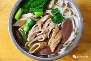 41. Spaghetti di riso con viscerale in brodo