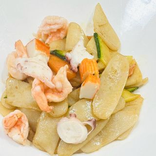 119 Gnocchi di riso con frutti mare