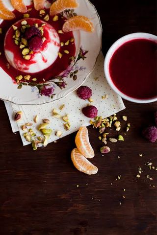 Panacotta Fleur D'oranger Avec Coulis Rouge