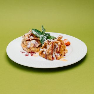 Блинчики с бананом и клубникой