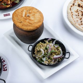 ლობიო ქოთანში კვაწარახით, ჯონჯოლით და მჭადით