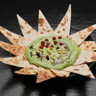 Hummus cu guacamole