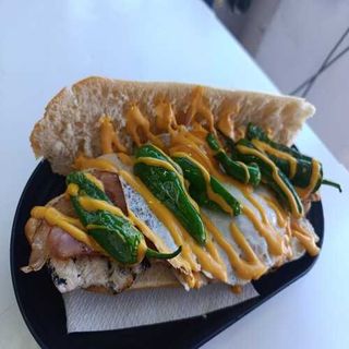 Bocadillo Pollastron (Medio)