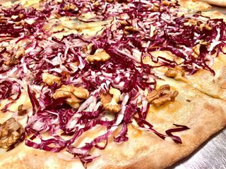 Pizza la radicchio al spicchio 