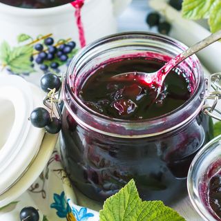 Сирники з варенням з чорної смородини