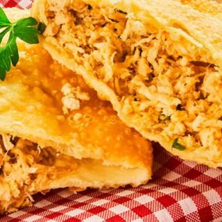 Pastel de Frango com Requeijão ou Queijo