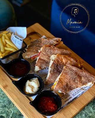 Клуб сандвич с кристален хляб