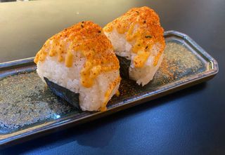 Onigiri torikaraage spicy 2 pezzi