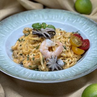 Noodles with seafood