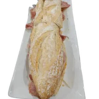 bocadillo de lomo con lacón y barbacoa xxxl