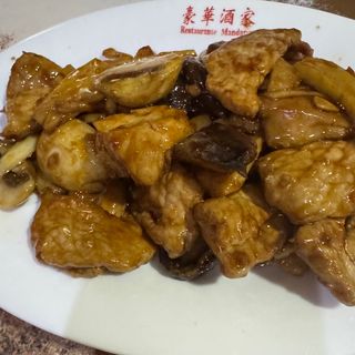 Carne de Porco com Bambu e Cogumelo Chinês