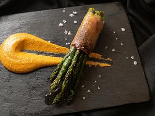 Espárragos a la trufa