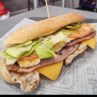 Bocadillo vegetal de pollo