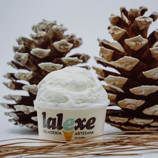 Helado Con Chocolate Blanco Con Ahumado Pinocha 0,5 L.