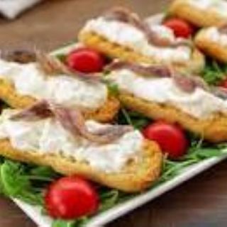 Bruschetta alici del Cantabrico e stracciatella