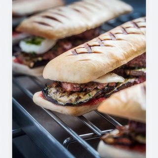 Bocadillo De Pinchos De Ternera