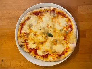 Pizza 4 Quesos (30 Cm. Aprox.)