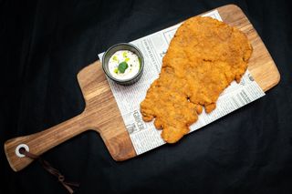 Șnițel de vită cu sos de piper verde